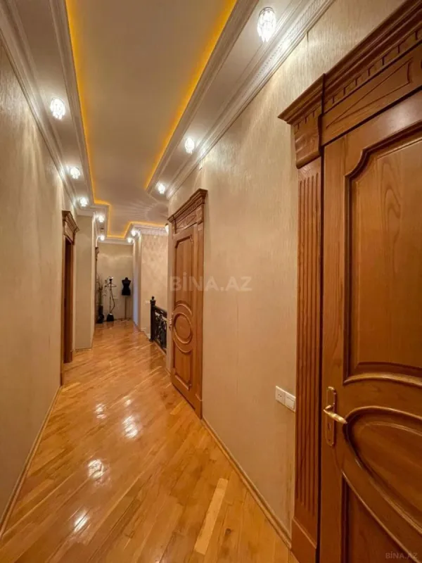 Satılır 5 otaqlı mənzil 370 m²