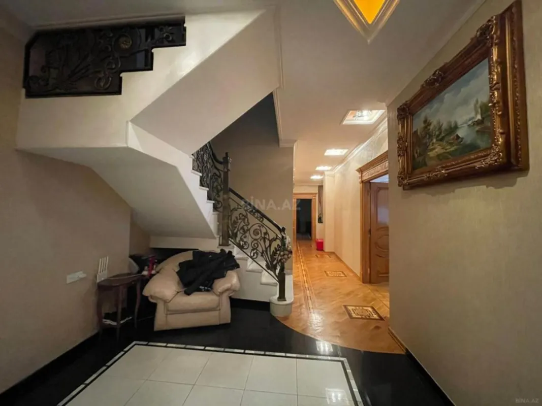 Satılır 5 otaqlı mənzil 370 m²