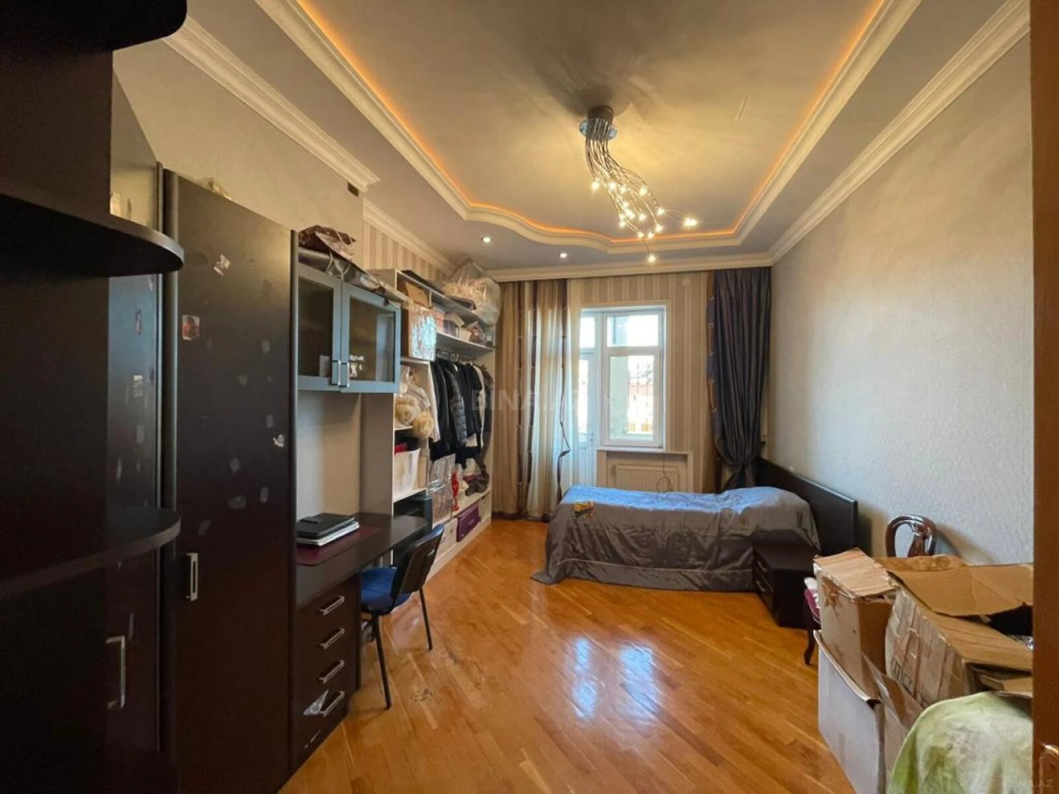 Satılır 5 otaqlı mənzil 370 m²