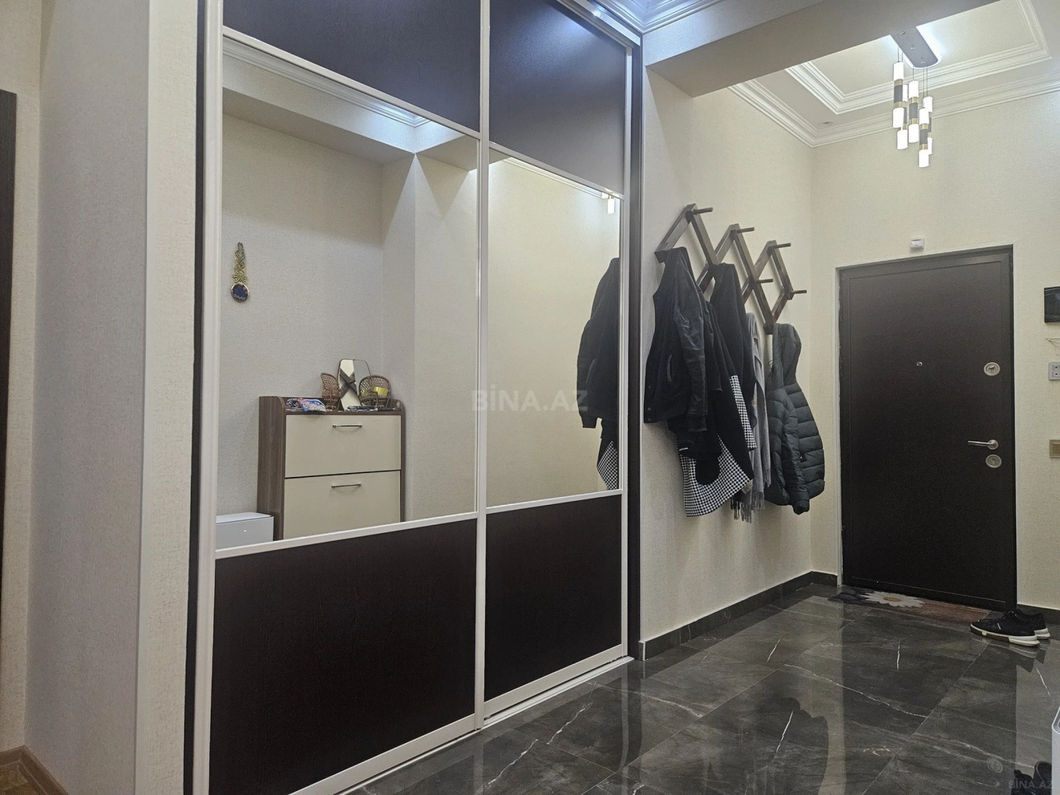 Satılır 3 otaqlı mənzil 118 m²