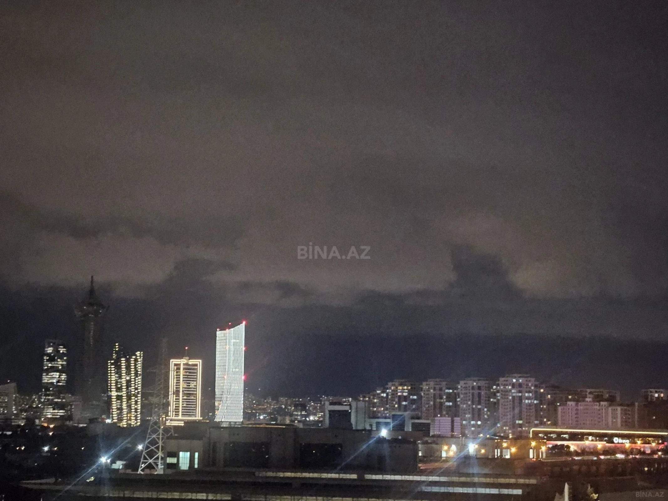 Satılır 3 otaqlı mənzil 118 m²