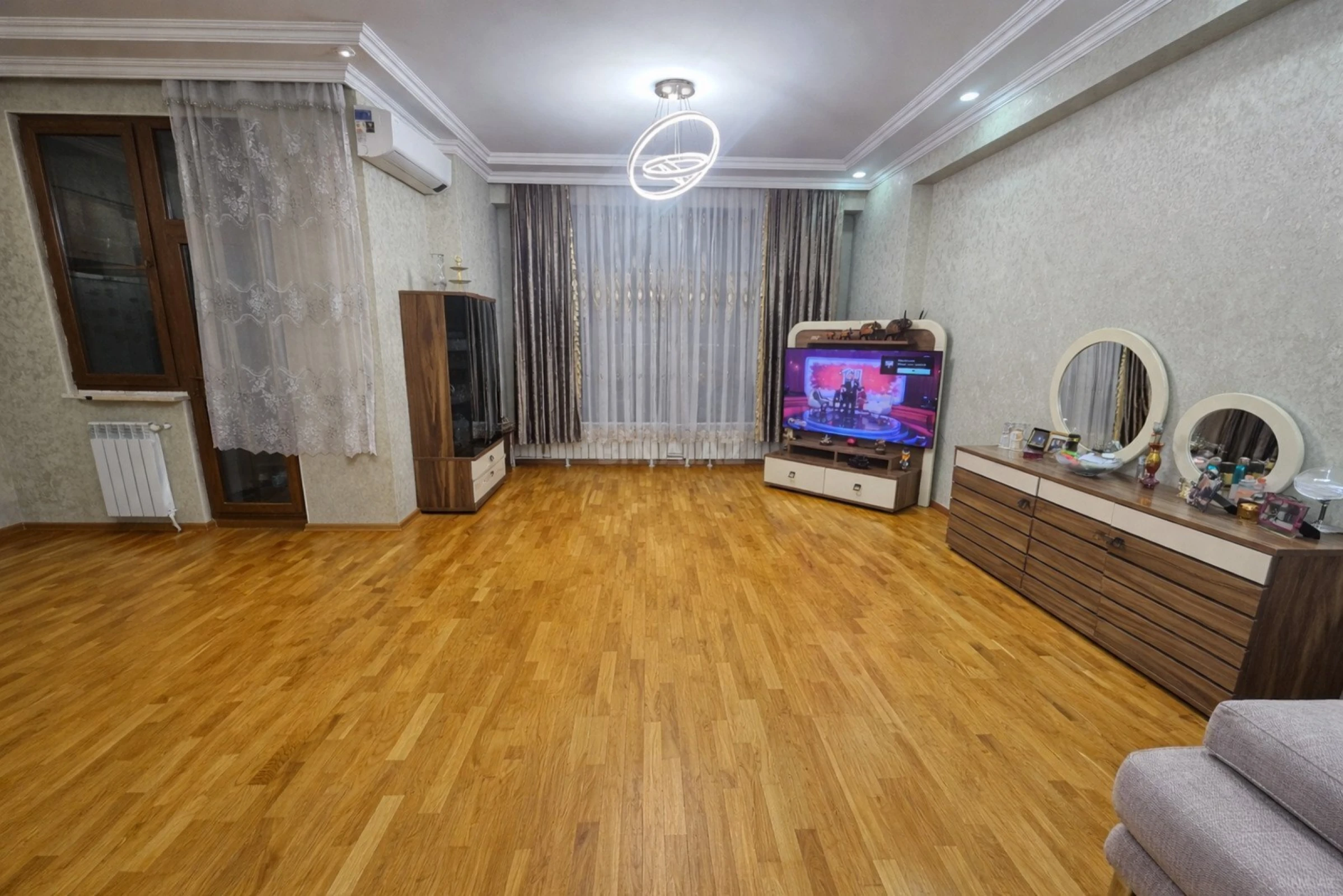 Satılır 3 otaqlı mənzil 118 m²