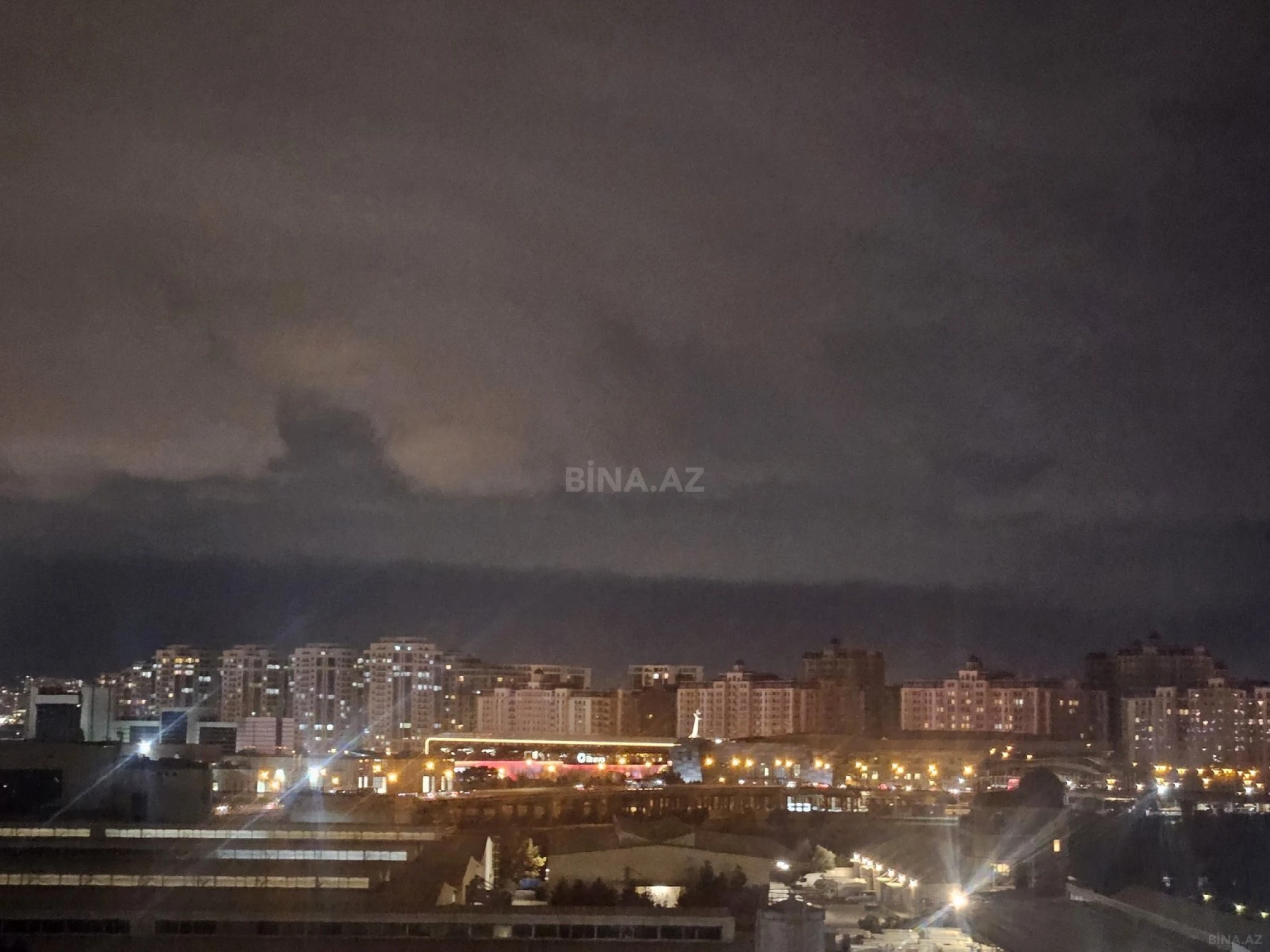 Satılır 3 otaqlı mənzil 118 m²