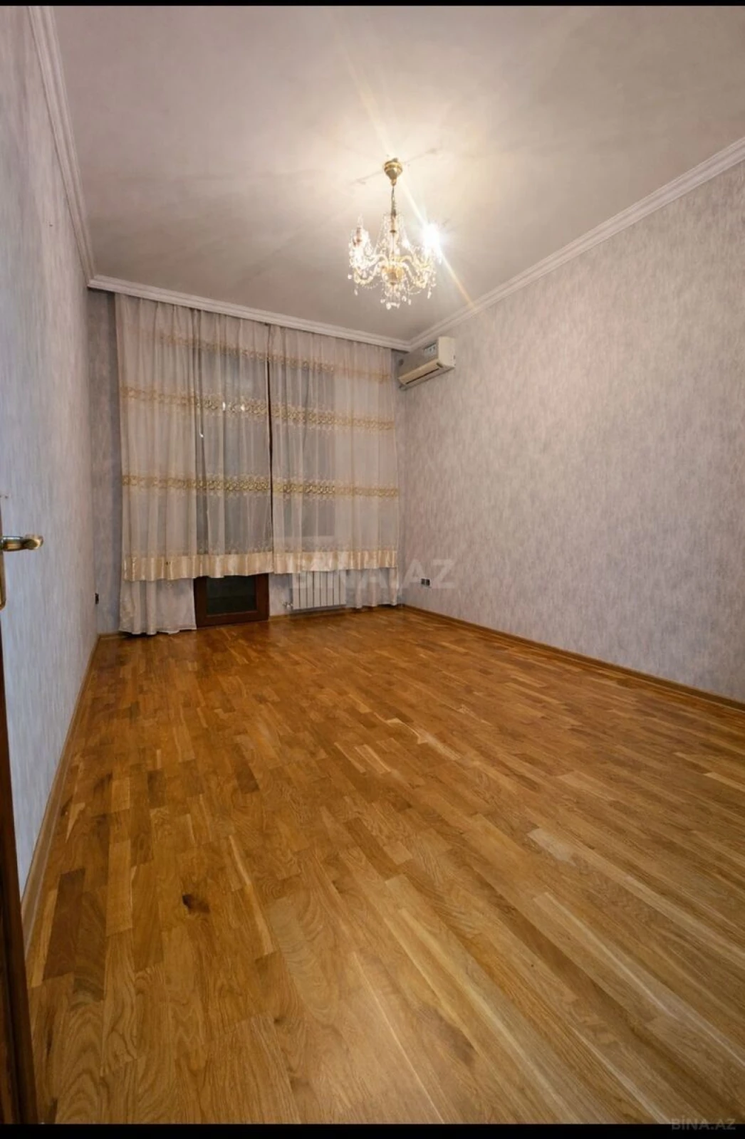 Satılır 3 otaqlı mənzil 118 m²