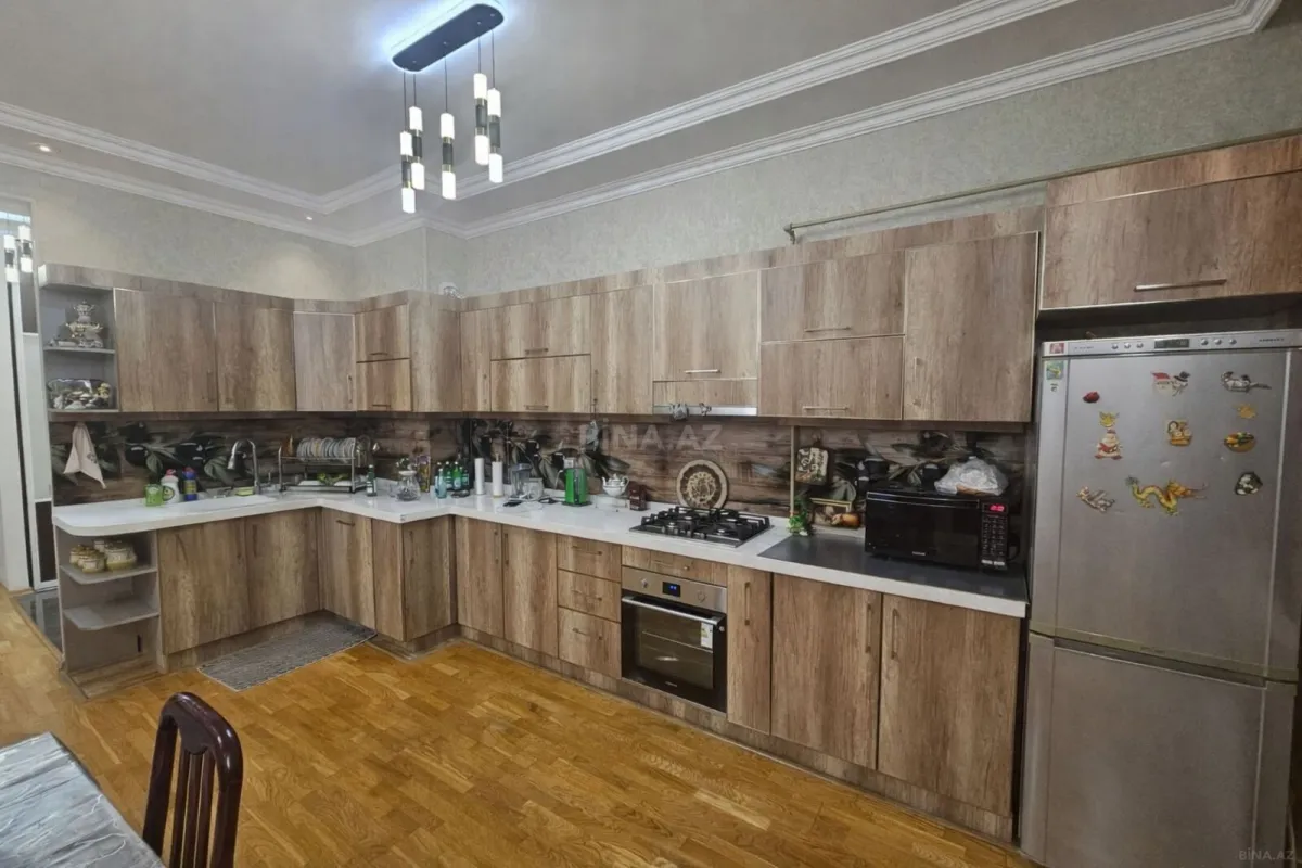Satılır 3 otaqlı mənzil 118 m²