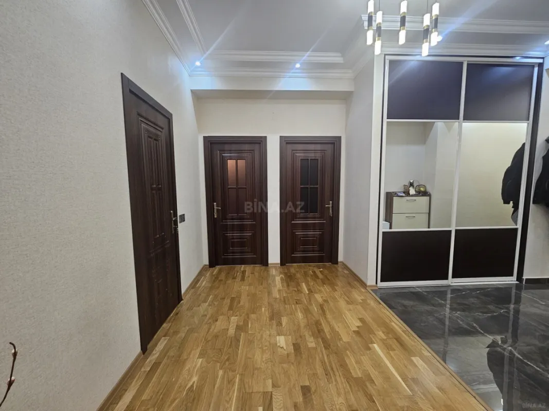 Satılır 3 otaqlı mənzil 118 m²