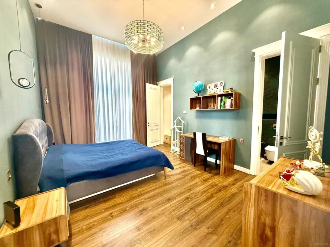 Satılır 5 otaqlı həyət evi 250 m²