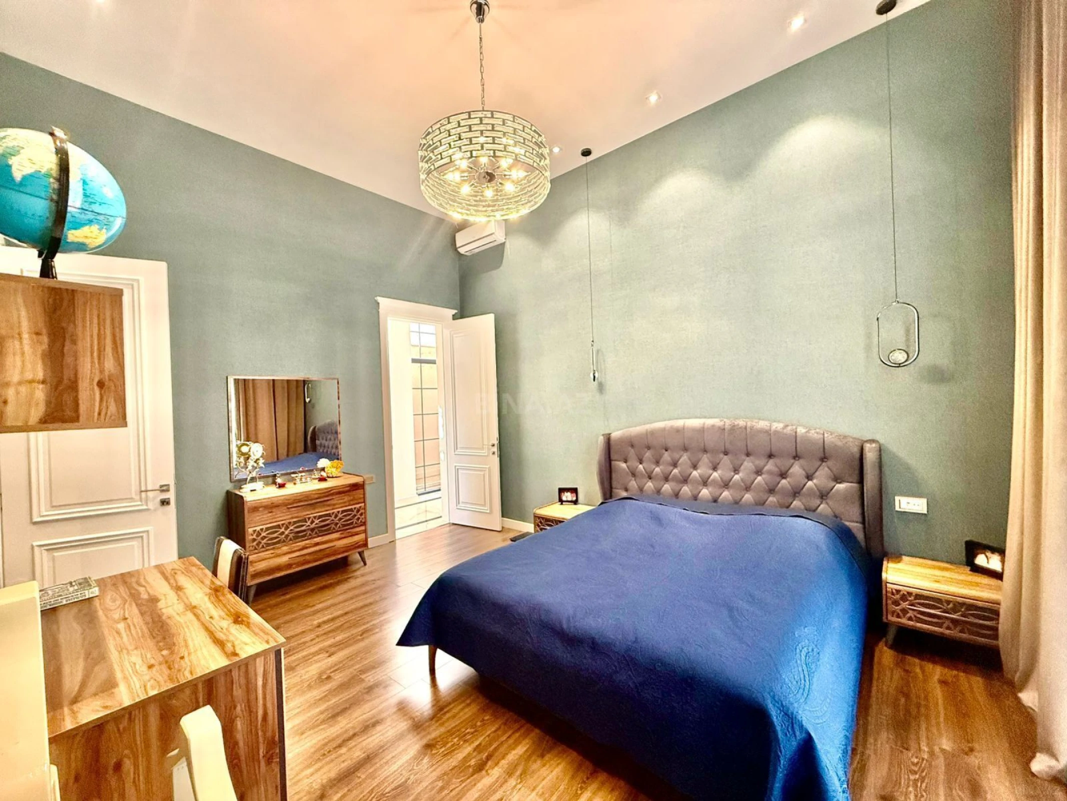 Satılır 5 otaqlı həyət evi 250 m²