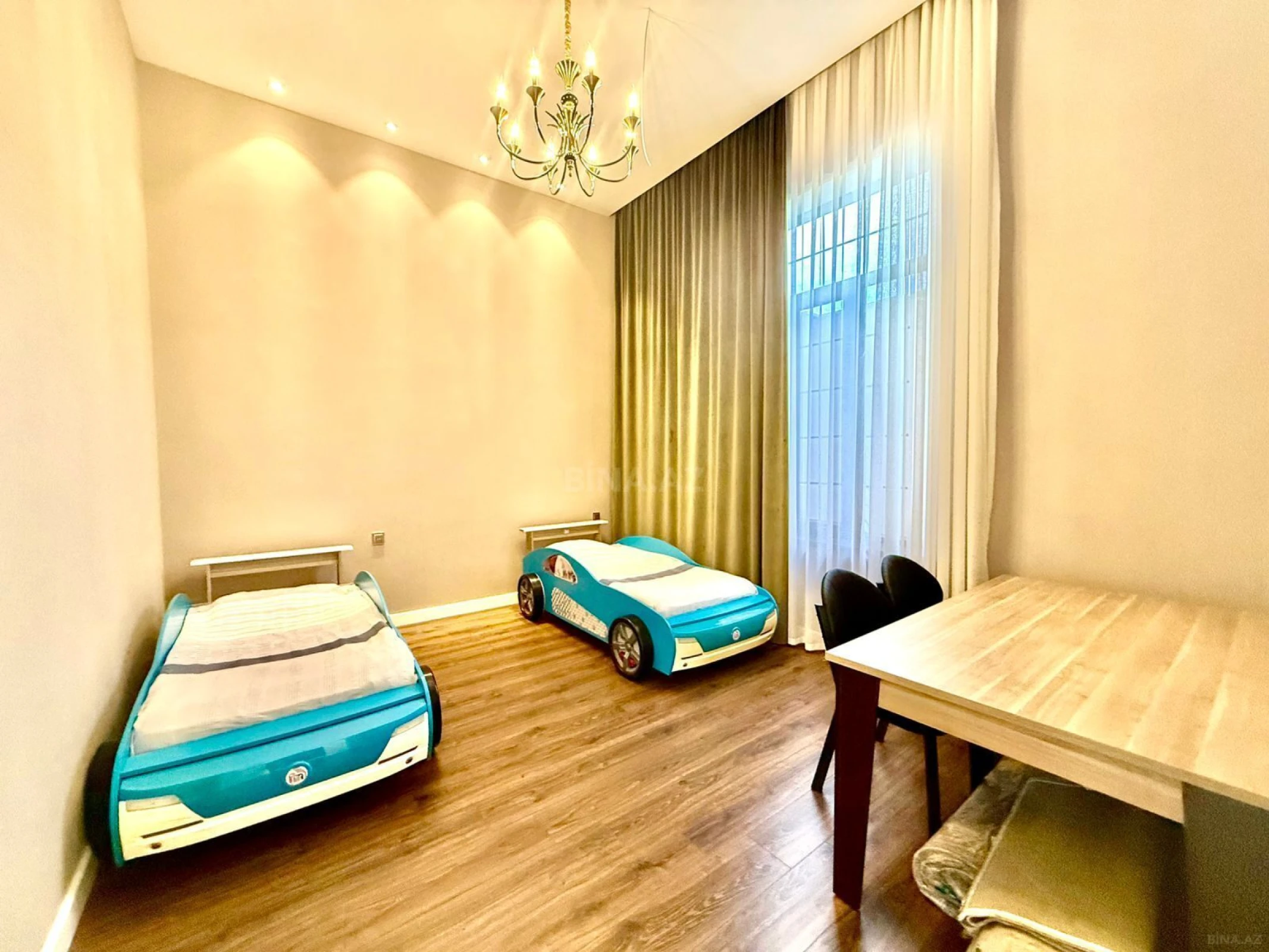 Satılır 5 otaqlı həyət evi 250 m²