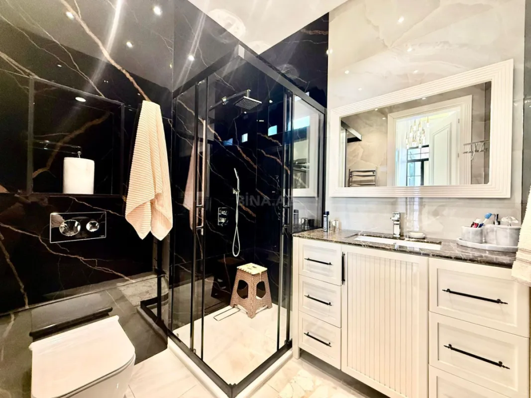 Satılır 5 otaqlı həyət evi 250 m²