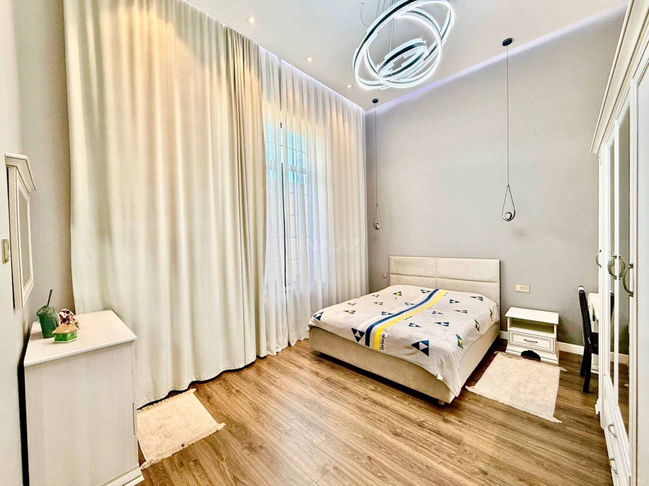 Satılır 5 otaqlı həyət evi 250 m²