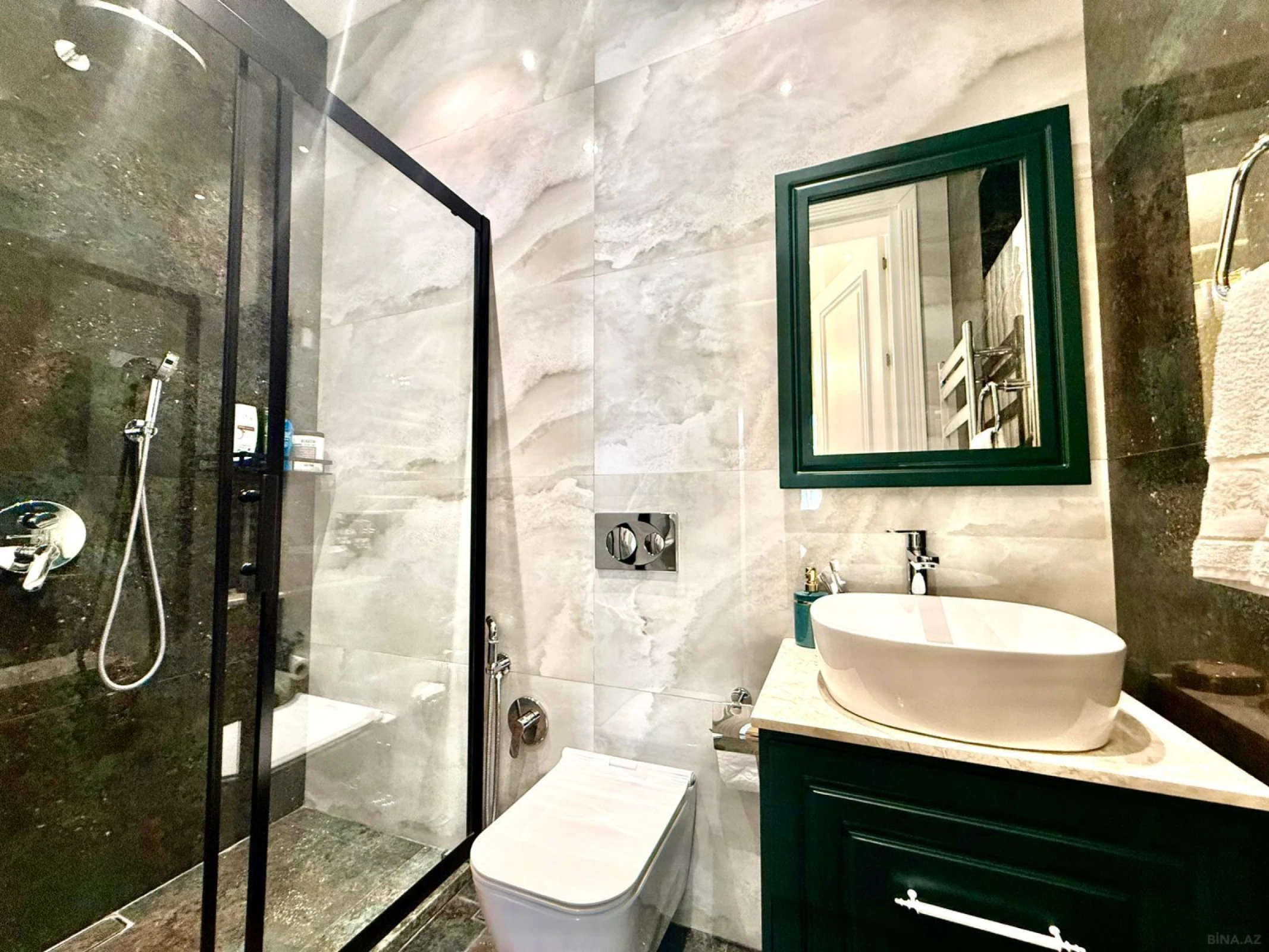 Satılır 5 otaqlı həyət evi 250 m²