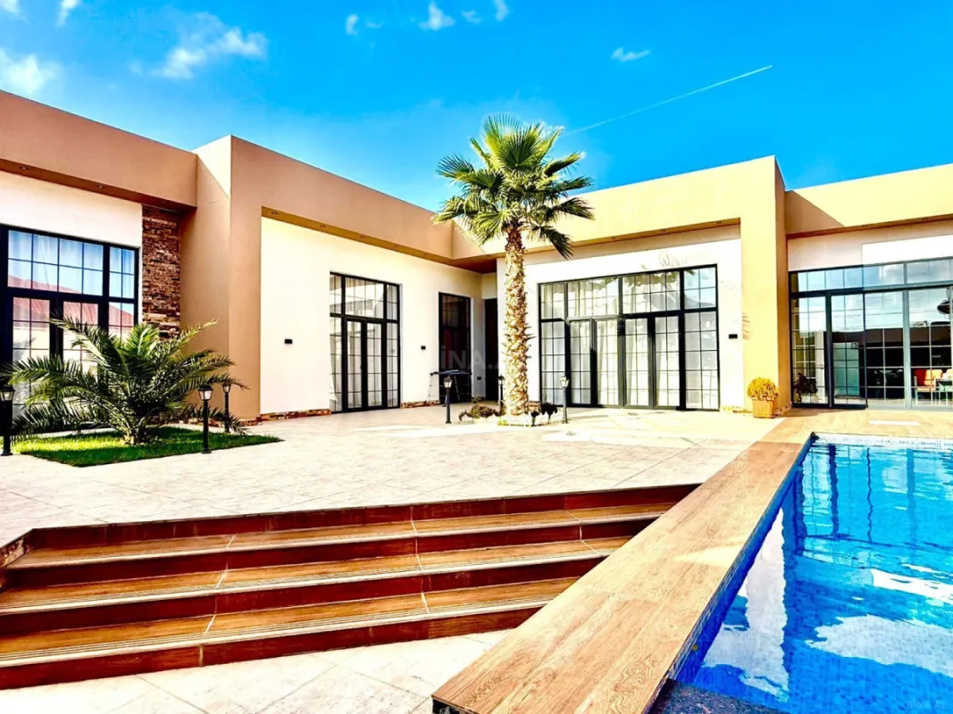 Satılır 5 otaqlı həyət evi 250 m²
