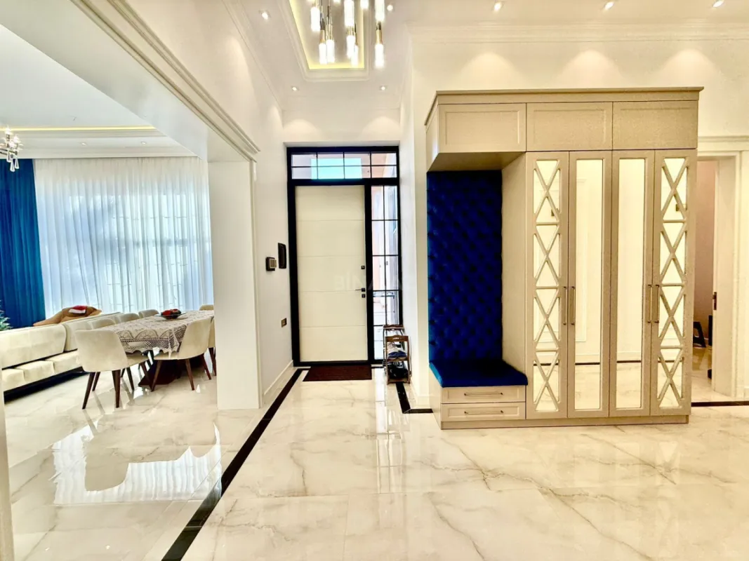 Satılır 5 otaqlı həyət evi 250 m²