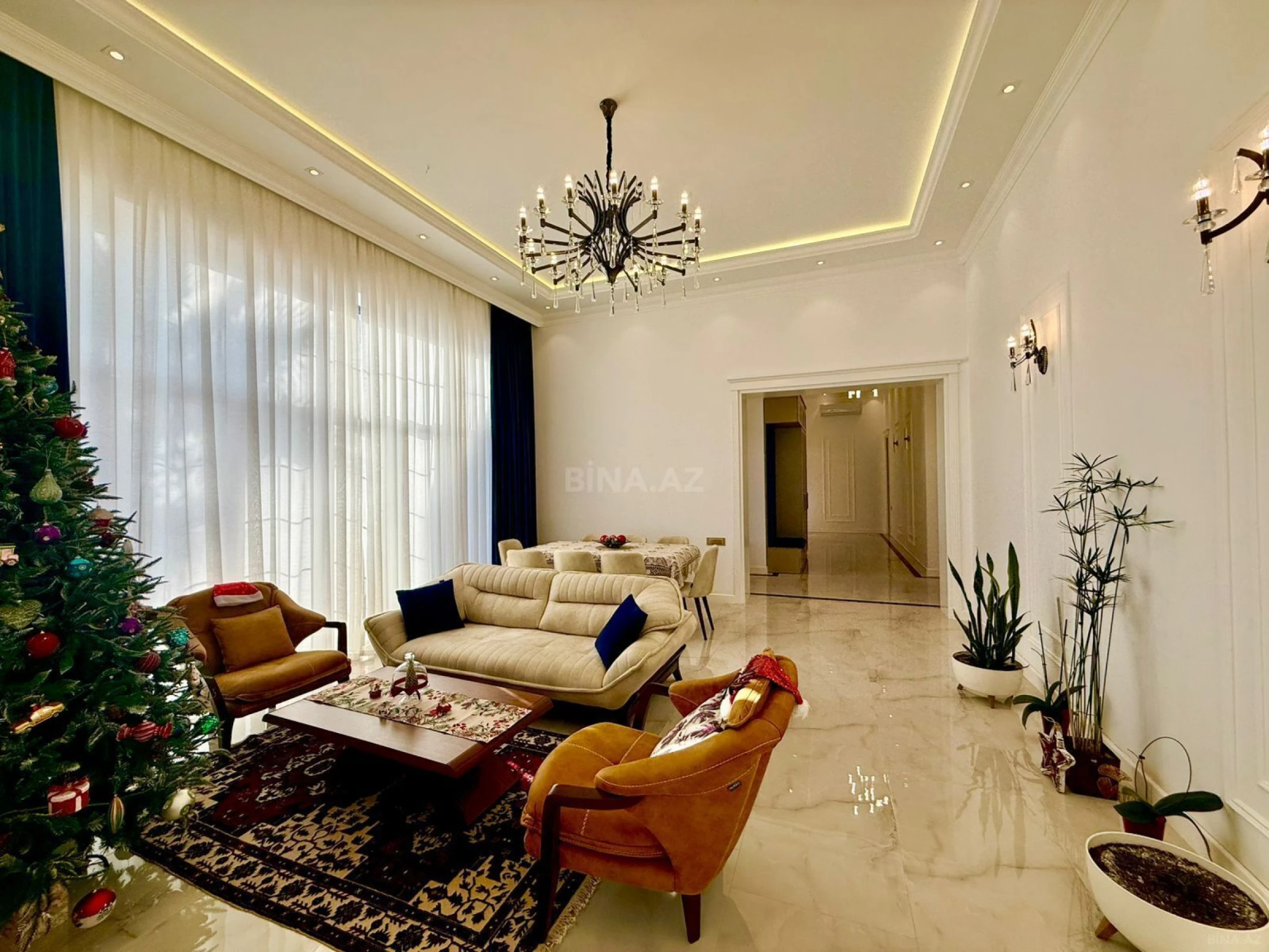 Satılır 5 otaqlı həyət evi 250 m²