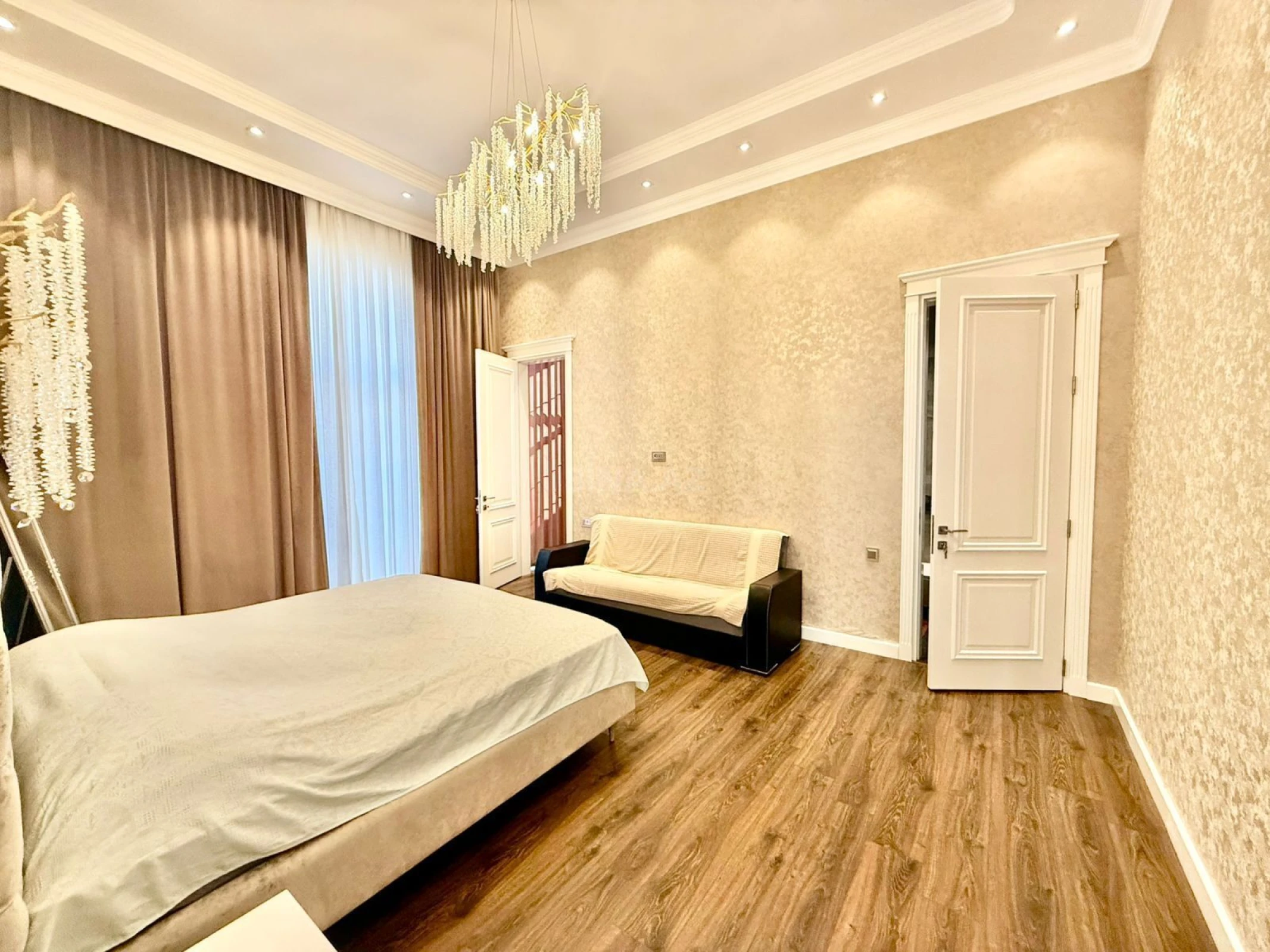 Satılır 5 otaqlı həyət evi 250 m²