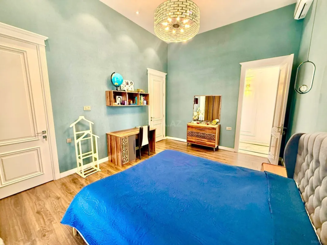 Satılır 5 otaqlı həyət evi 250 m²