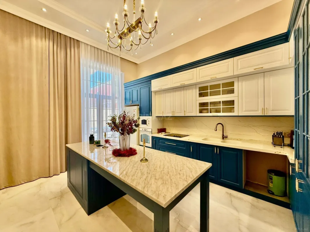 Satılır 5 otaqlı həyət evi 250 m²