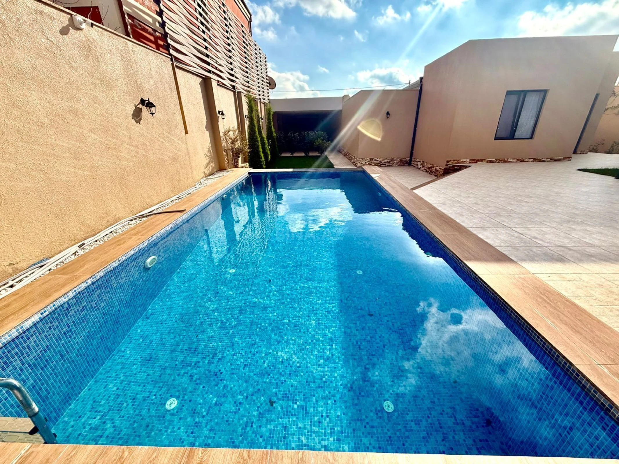 Satılır 5 otaqlı həyət evi 250 m²