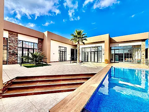 Satılır 5 otaqlı həyət evi 250 m²