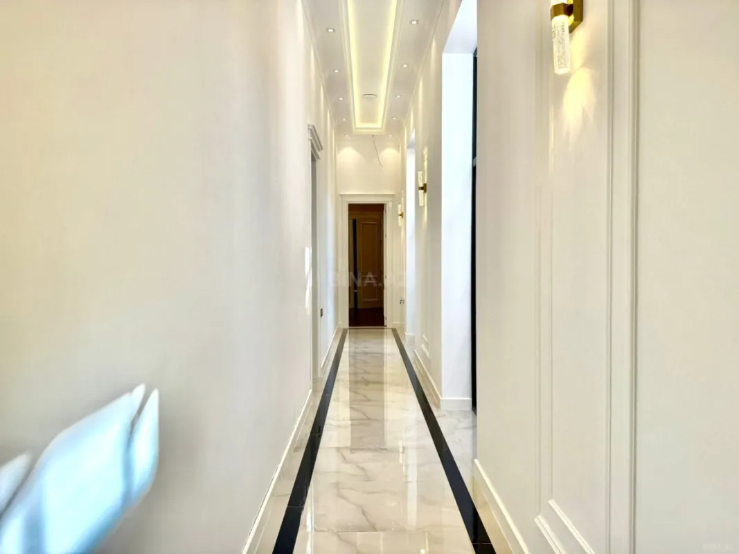 Satılır 5 otaqlı həyət evi 250 m²