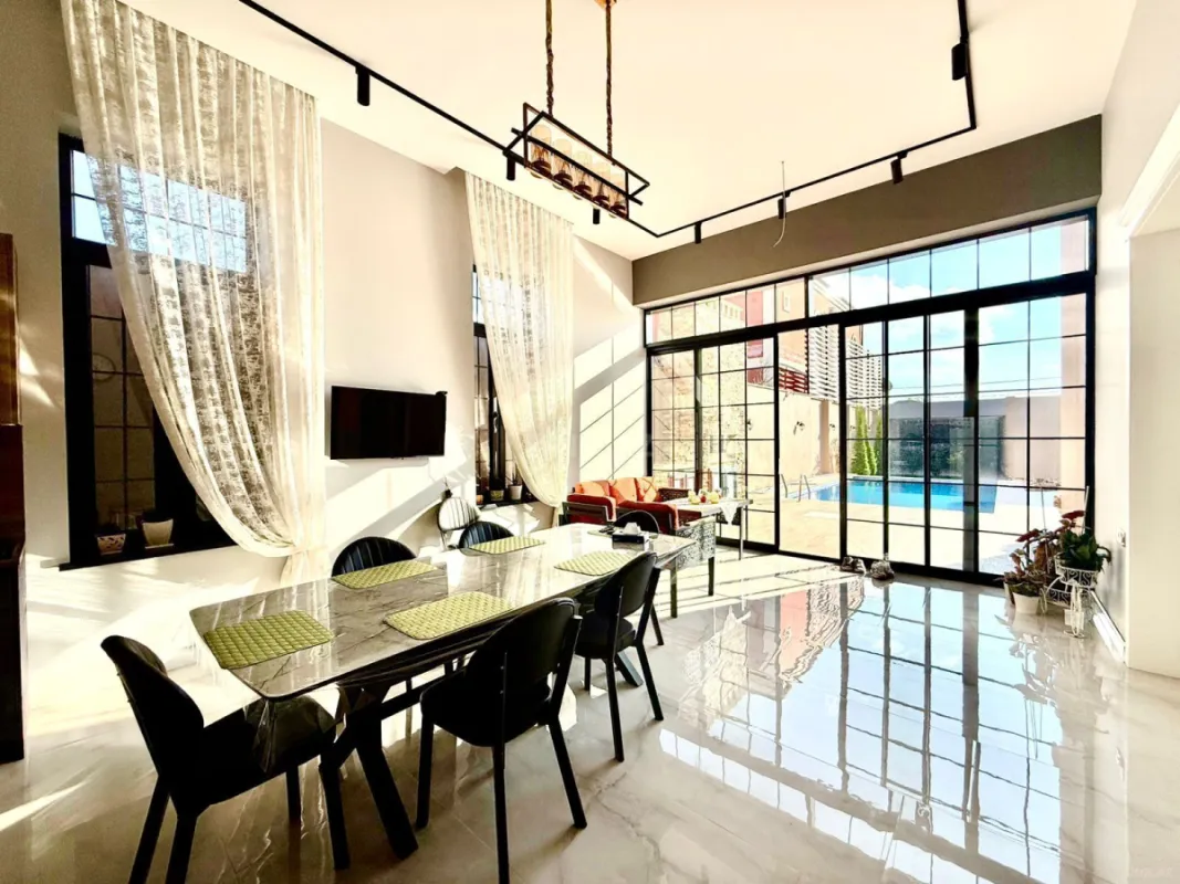 Satılır 5 otaqlı həyət evi 250 m²