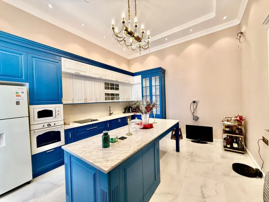 Satılır 5 otaqlı həyət evi 250 m²