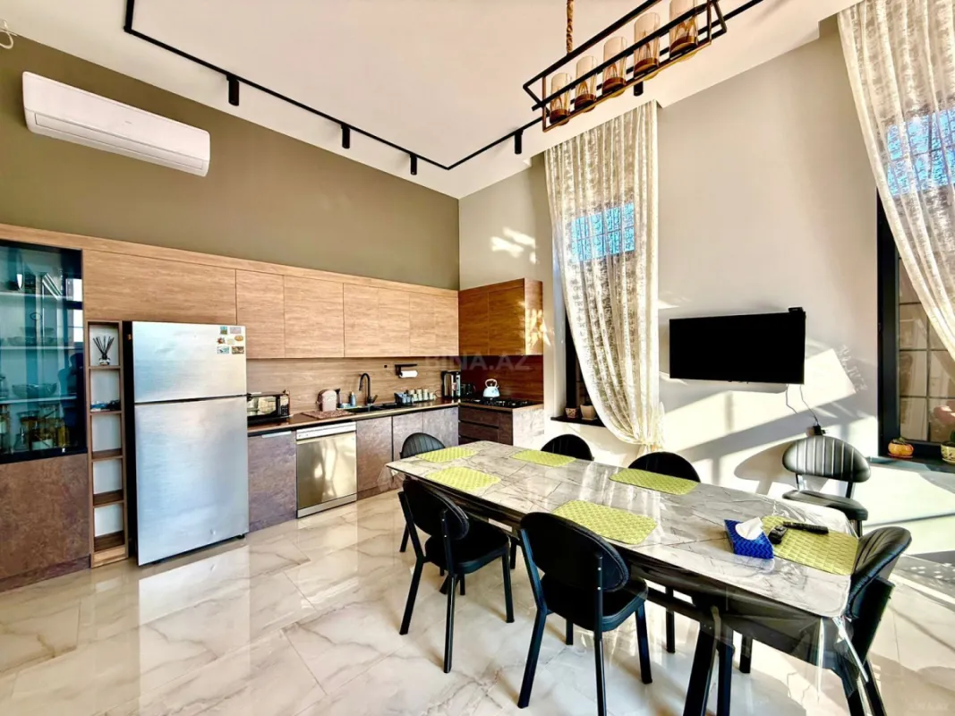 Satılır 5 otaqlı həyət evi 250 m²