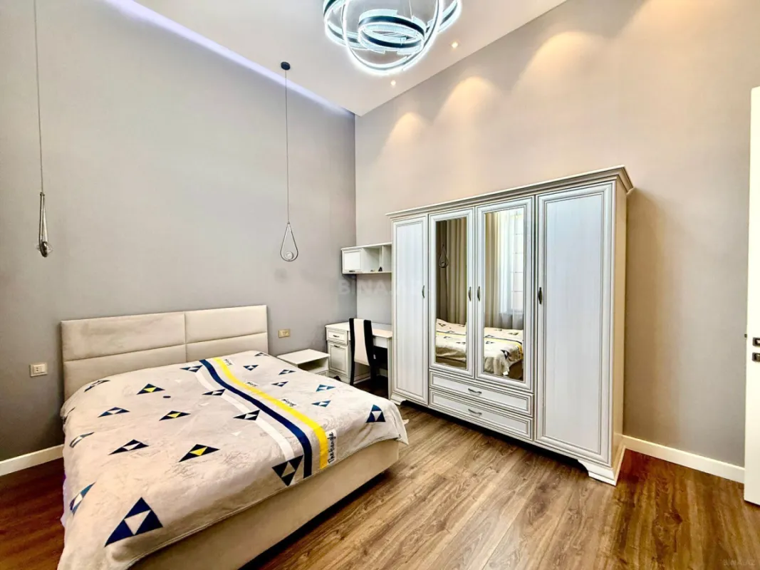 Satılır 5 otaqlı həyət evi 250 m²
