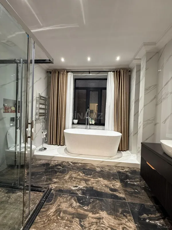 Satılır 6 otaqlı mənzil 320 m²