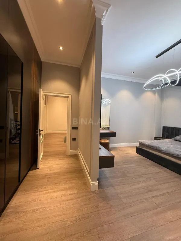 Satılır 6 otaqlı mənzil 320 m²