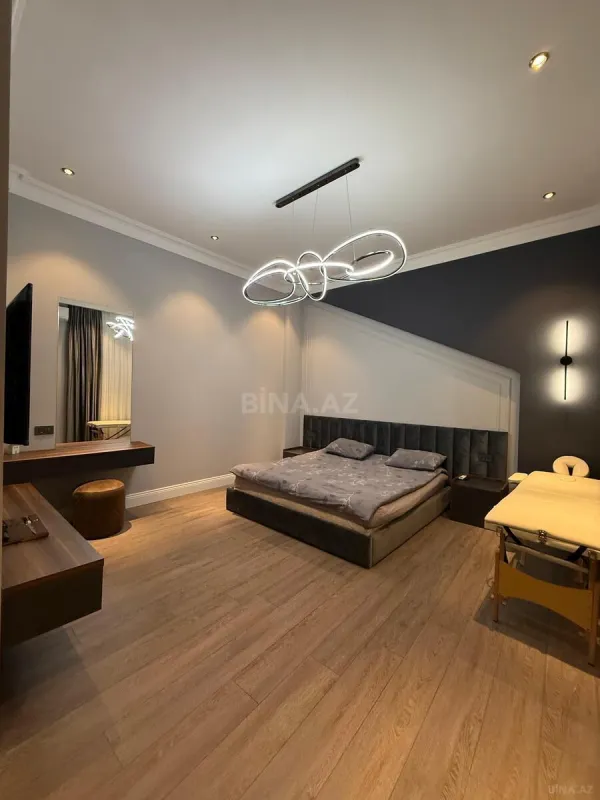 Satılır 6 otaqlı mənzil 320 m²