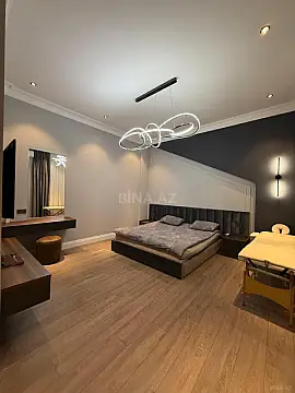 Satılır 6 otaqlı mənzil 320 m²