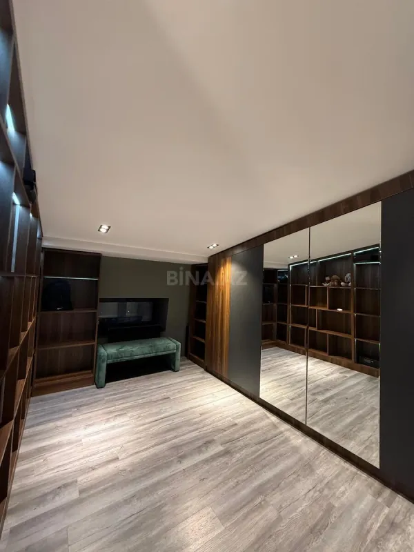 Satılır 6 otaqlı mənzil 320 m²