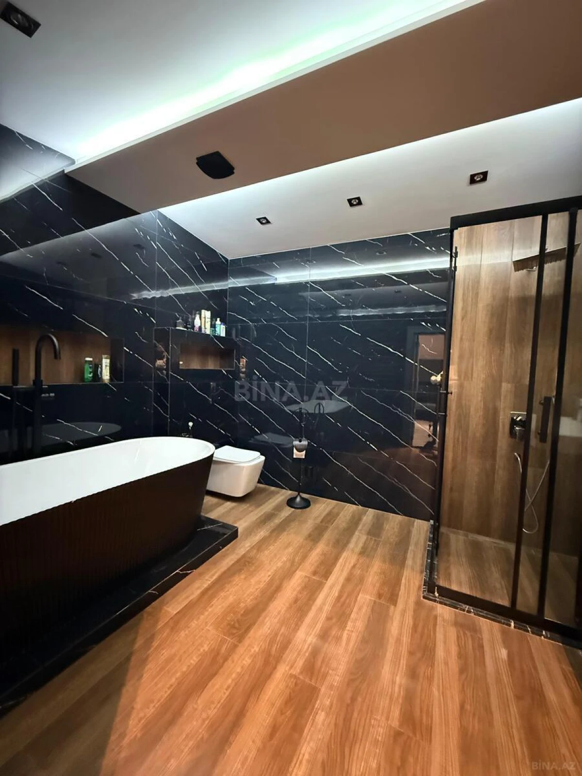 Satılır 6 otaqlı mənzil 320 m²