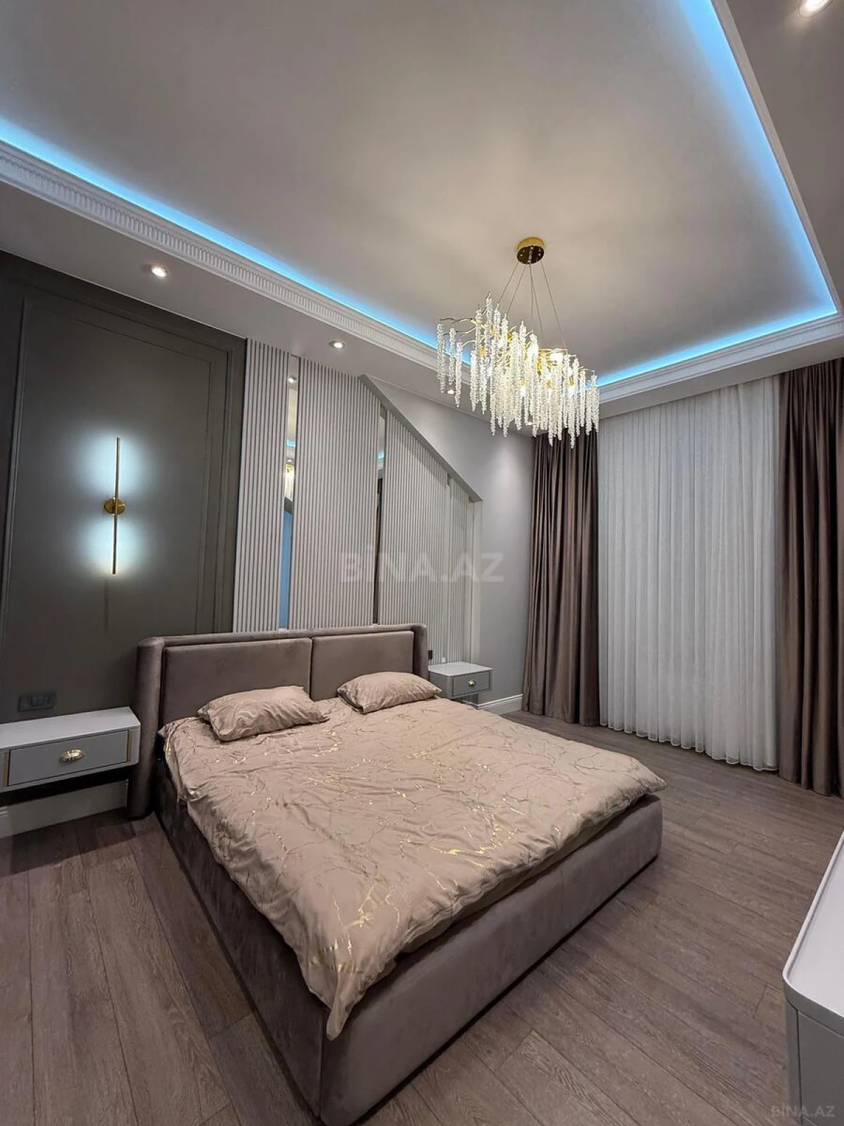 Satılır 6 otaqlı mənzil 320 m²
