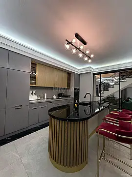 Satılır 6 otaqlı mənzil 320 m²