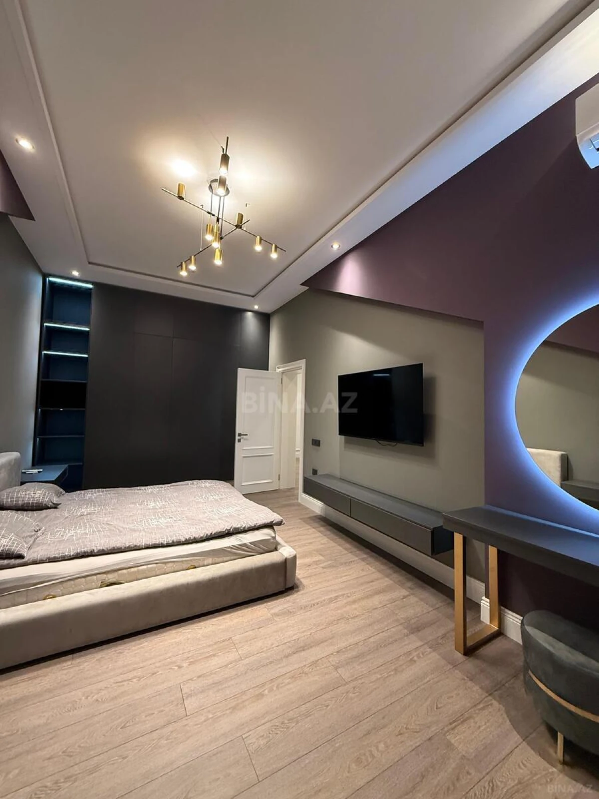 Satılır 6 otaqlı mənzil 320 m²