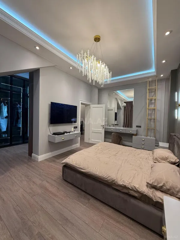 Satılır 6 otaqlı mənzil 320 m²