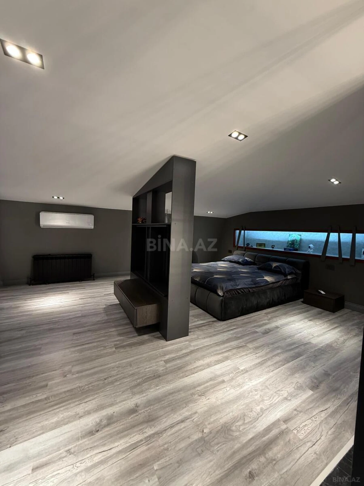 Satılır 6 otaqlı mənzil 320 m²