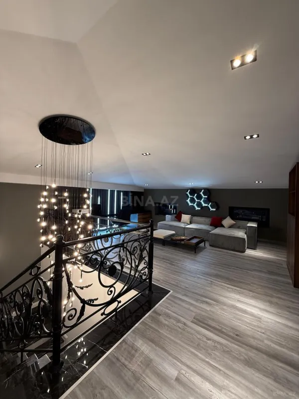 Satılır 6 otaqlı mənzil 320 m²