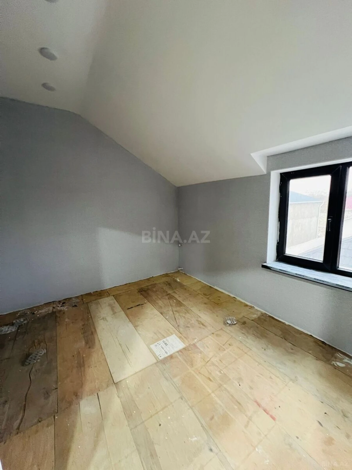 Satılır 5 otaqlı həyət evi 150 m²