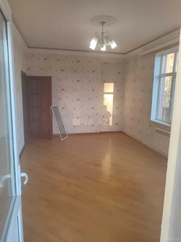 Satılır 3 otaqlı mənzil 130 m²