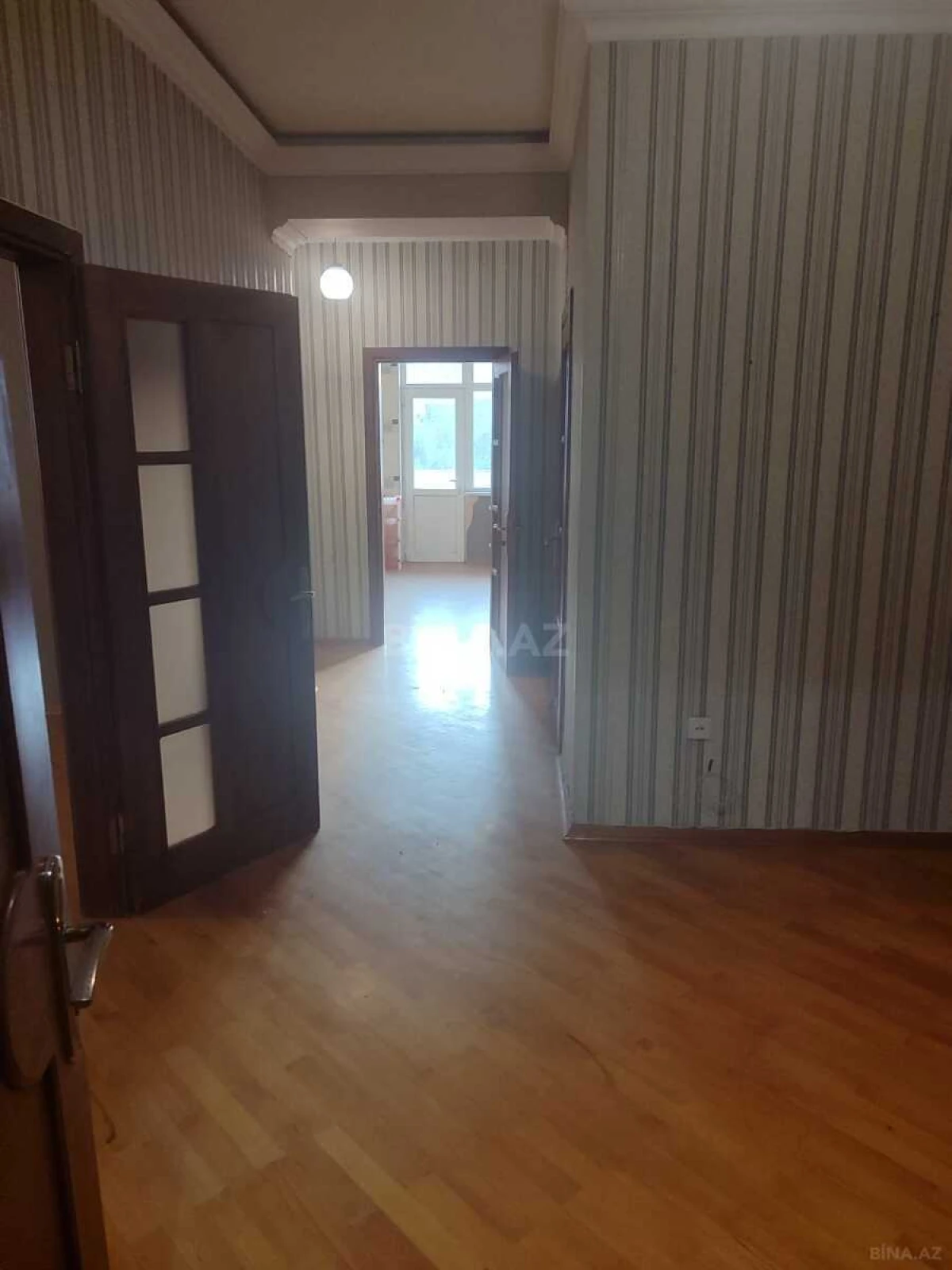 Satılır 3 otaqlı mənzil 130 m²