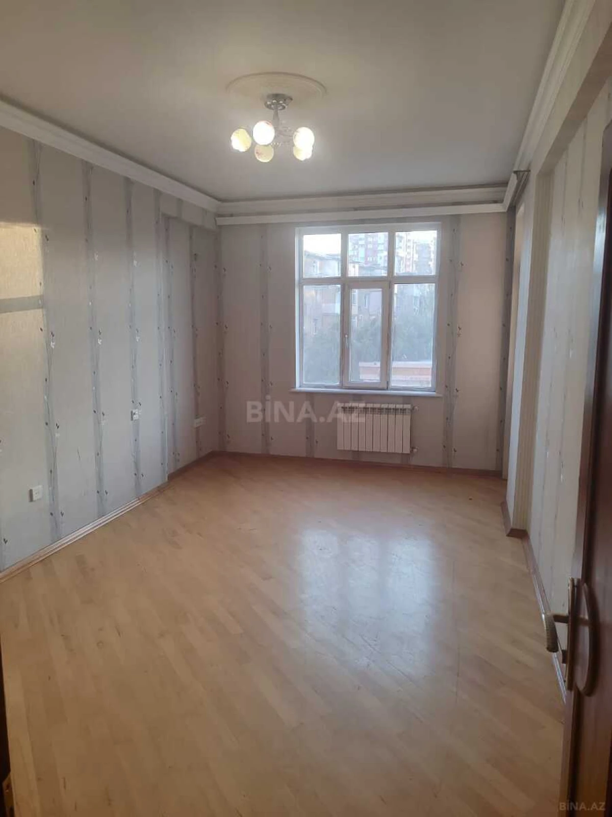 Satılır 3 otaqlı mənzil 130 m²