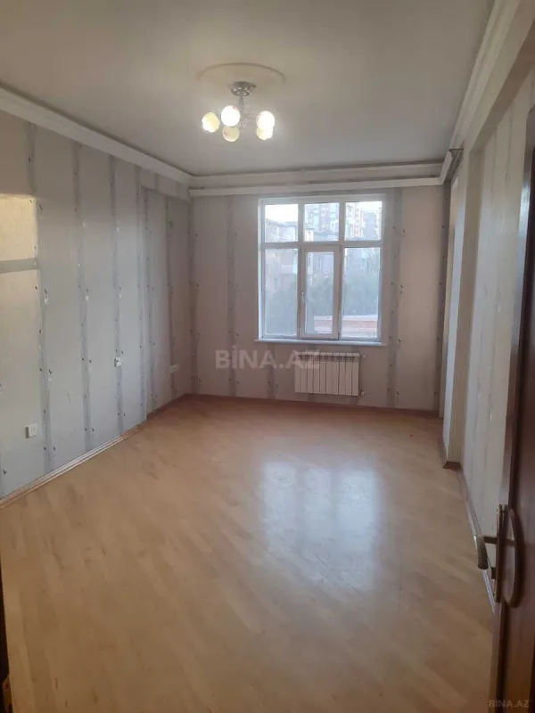 Satılır 3 otaqlı mənzil 130 m²