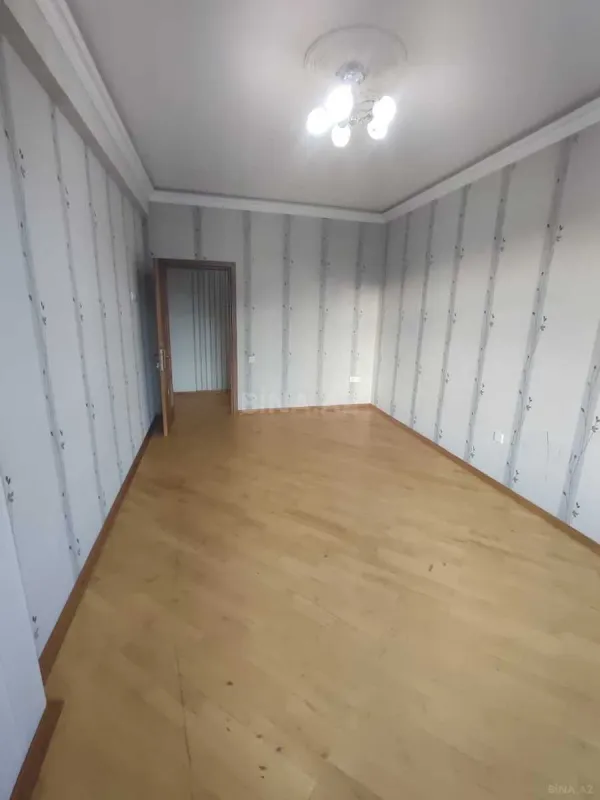 Satılır 3 otaqlı mənzil 130 m²