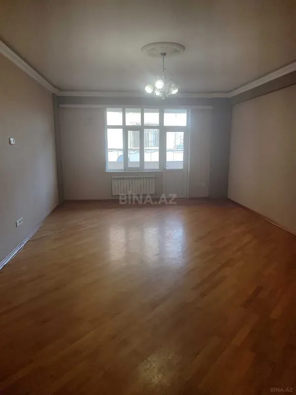 Satılır 3 otaqlı mənzil 130 m²