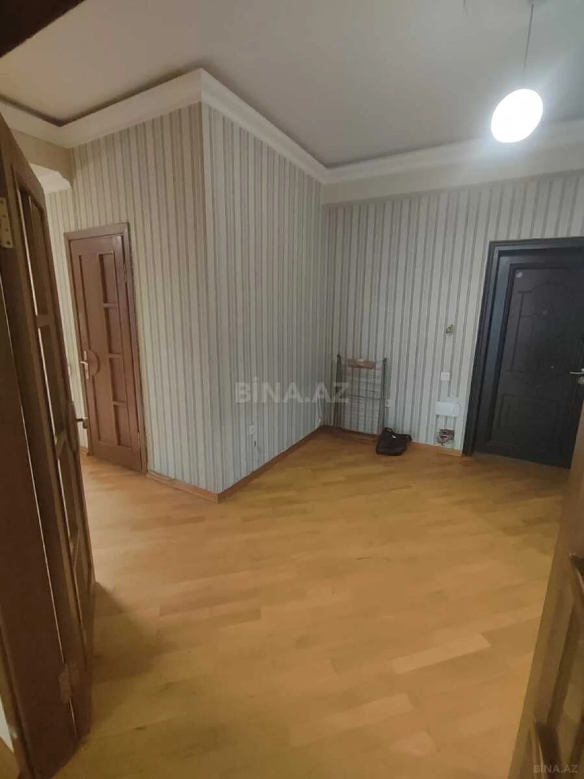 Satılır 3 otaqlı mənzil 130 m²