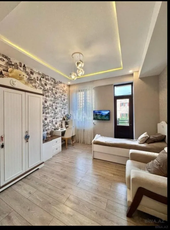 Satılır 3 otaqlı mənzil 130 m²
